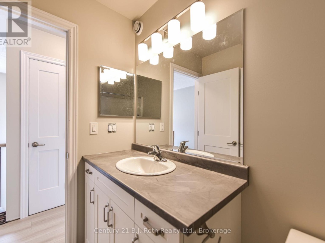 3382 Azcona Avenue, Severn