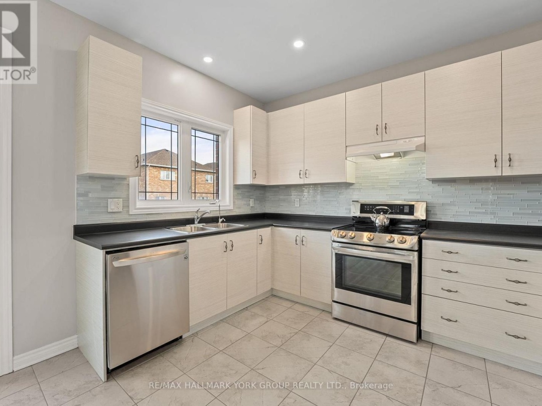 8 Pollock Avenue, Lake Simcoe