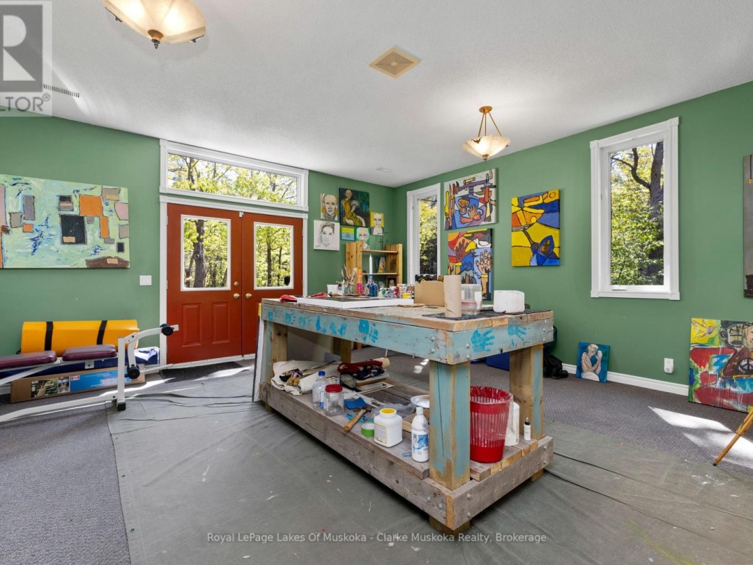 733 Whites Falls Road, Six Mile Lake