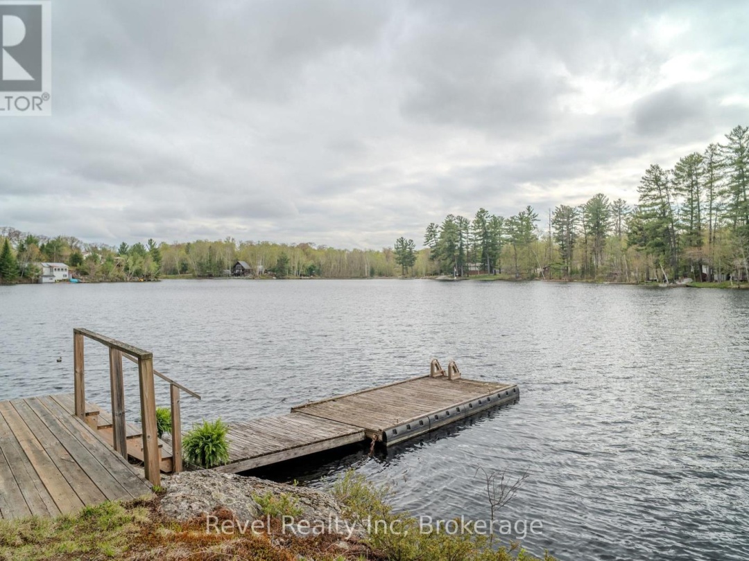 14 Swallow Road, Miller Lake
