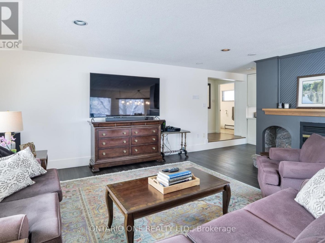 811 BAY STREET, 