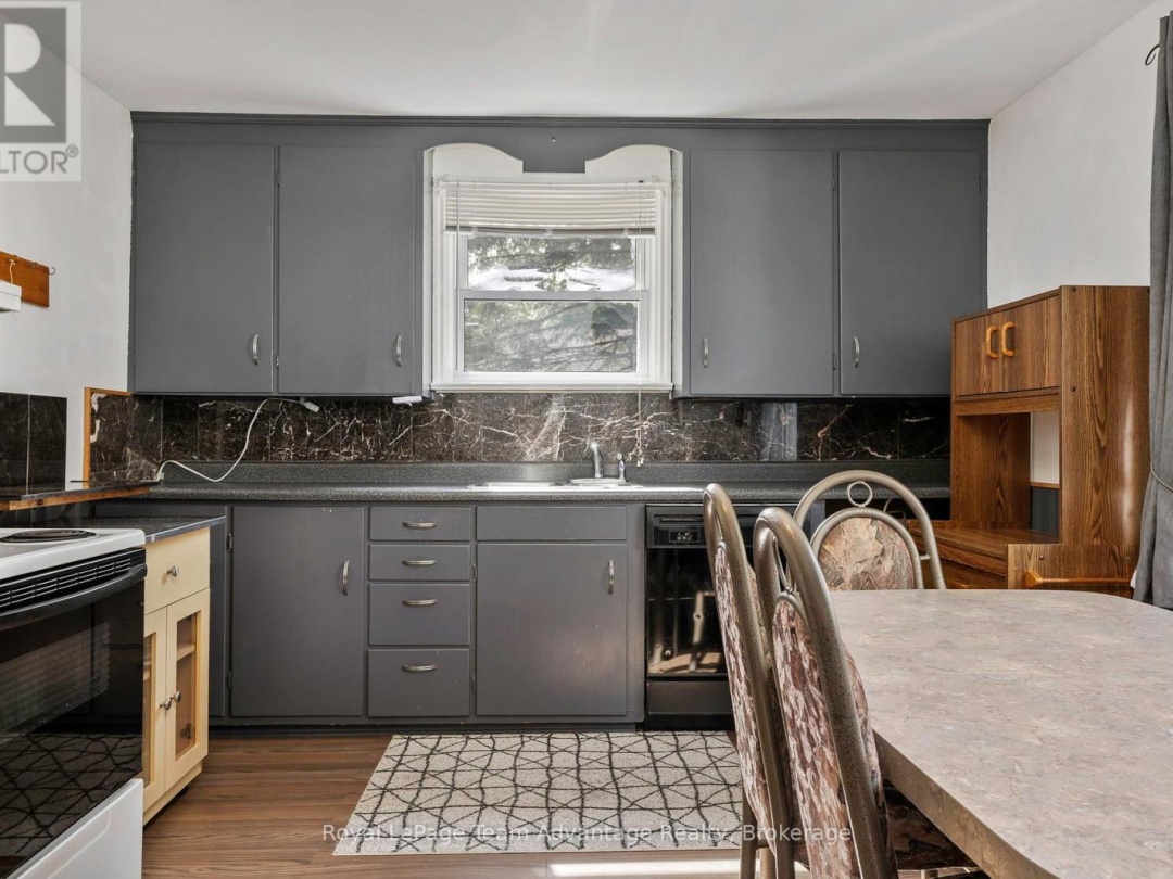9 WOODS LANE, 