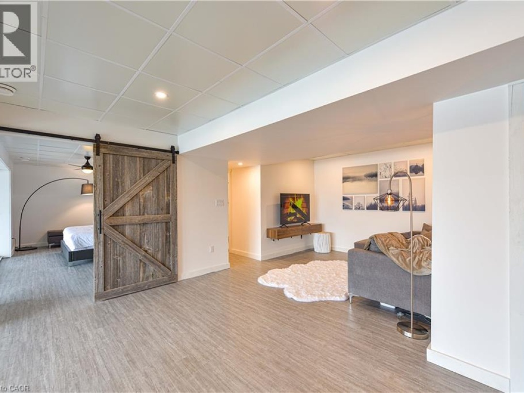 1047 WHYMAN Road, 