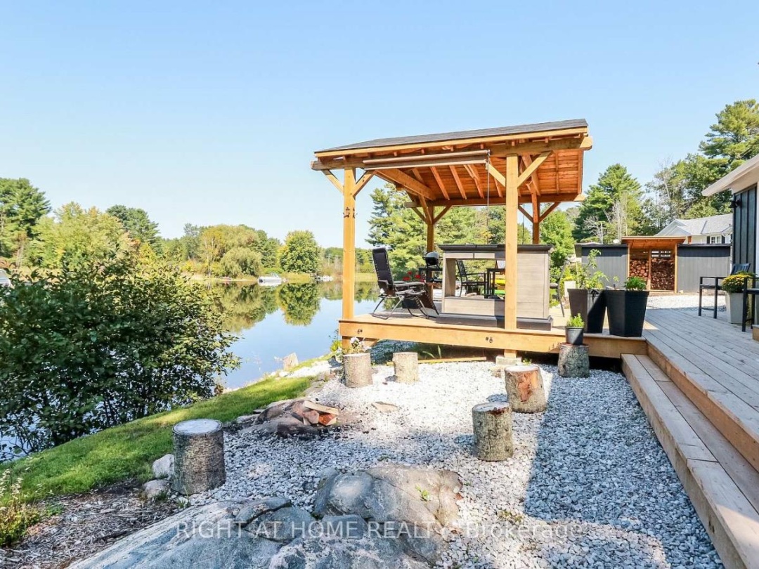 8150 Laidlaw Avenue, Severn Lake