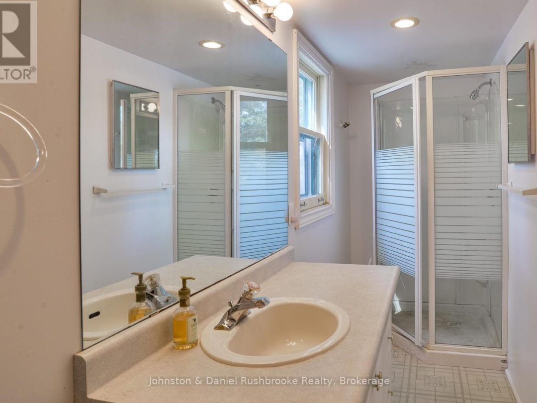 1116 Tryon Drive, Kahshe Lake