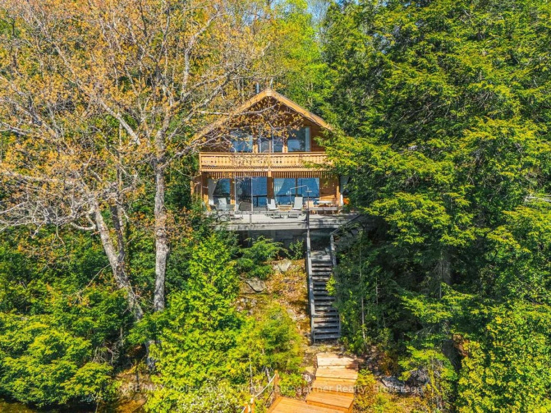 6469 Kennisis Lake Road, Kennisis Lake