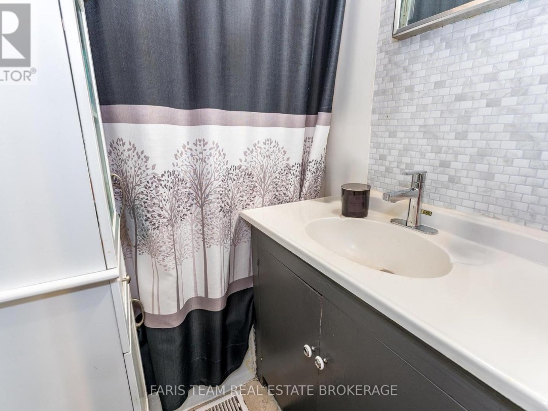 3425 CORONATION AVENUE, 