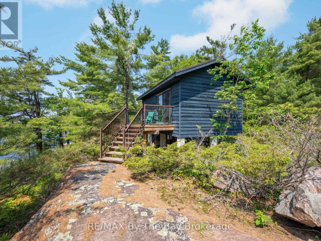 12 IS 3900 GEORGIAN BAY, 
