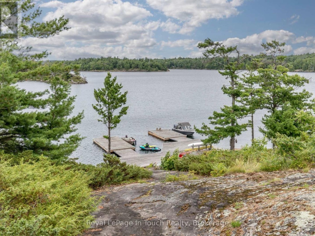 B686-8 DERBYSHIRE ISLAND, Georgian Bay