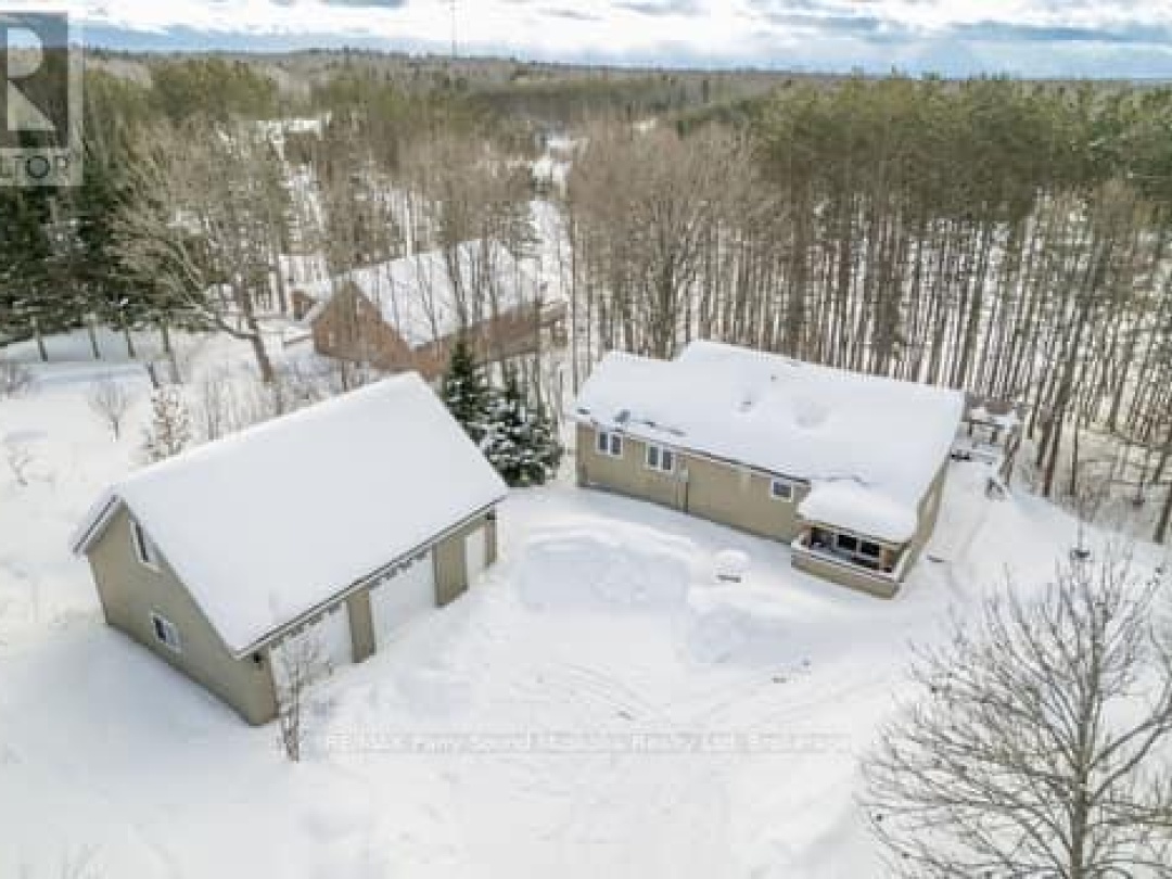 587 Centre Road, Manitouwabing Lake