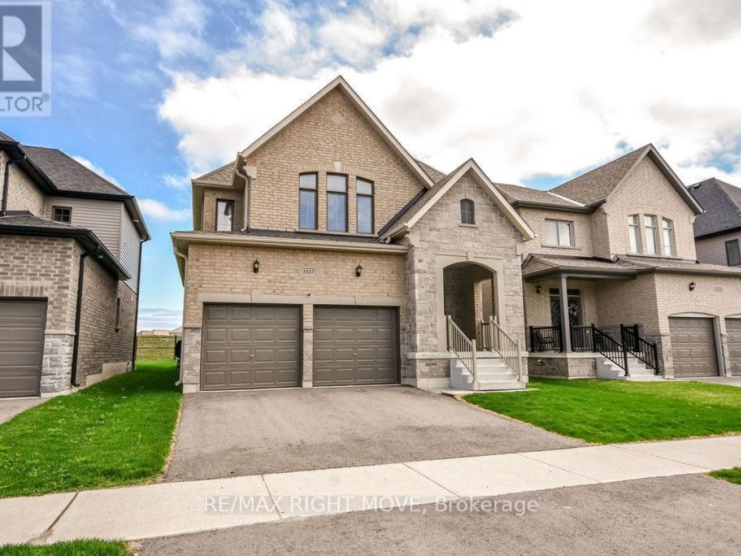 3117 Orion Boulevard, Orillia