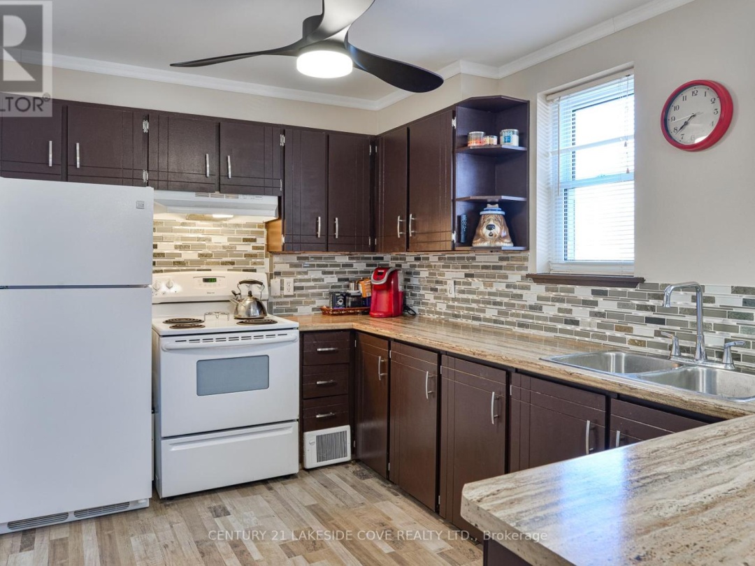 Unit 27 1 Paradise Boulevard S, Lake Simcoe