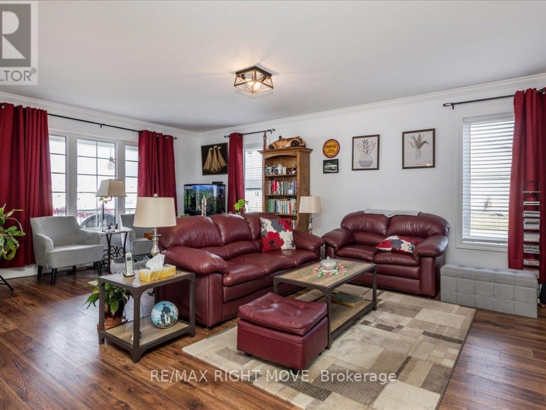 1 SINCLAIR CRESCENT, 