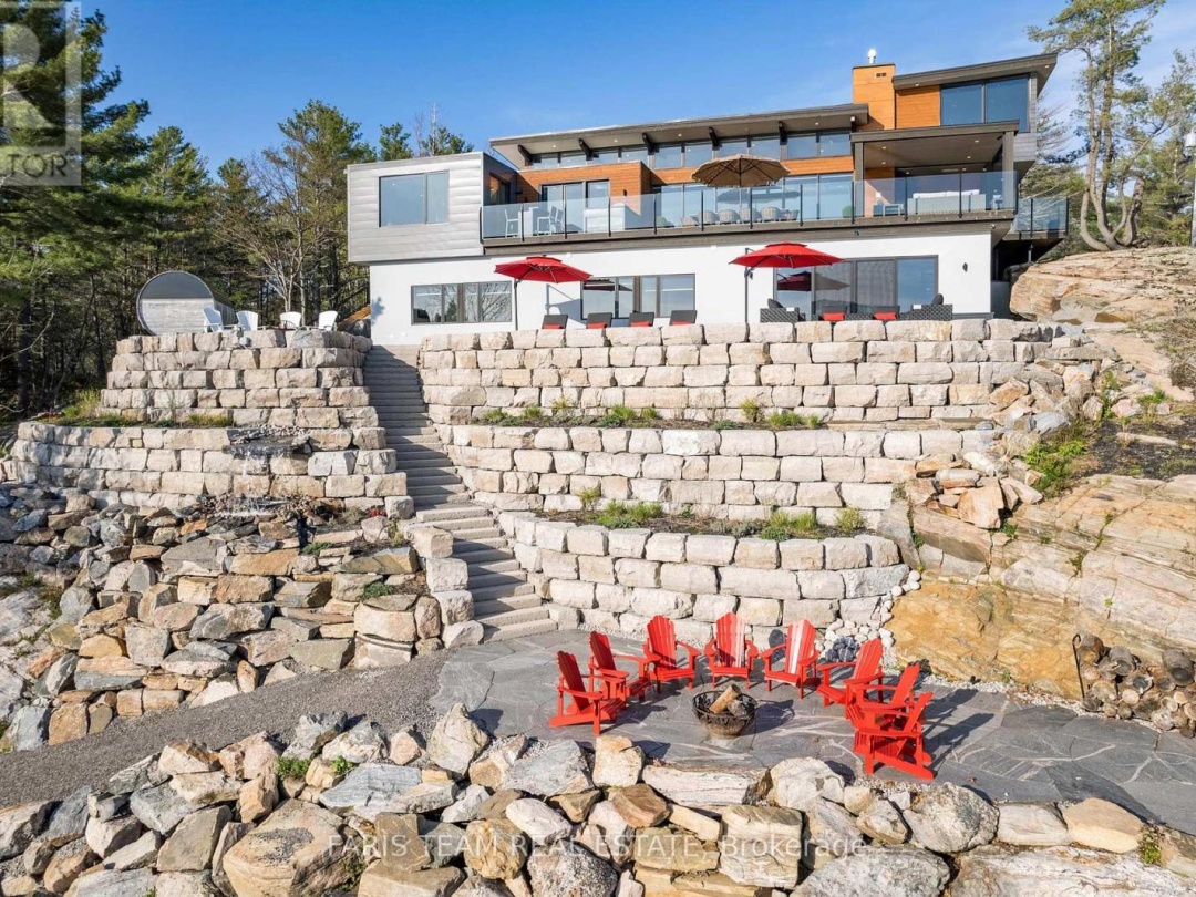 3886 East Shore Road, Gloucester Pool