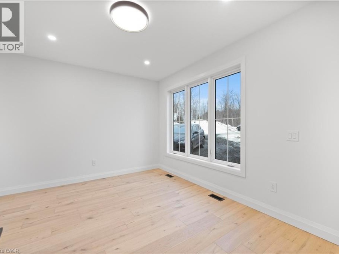 33 GLEN EAGLE Court, 