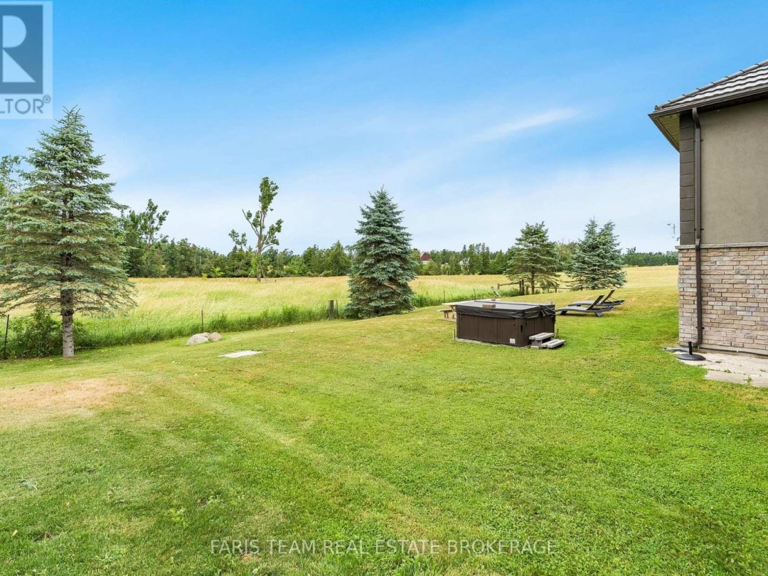 520 HORSESHOE VALLEY ROAD E, 