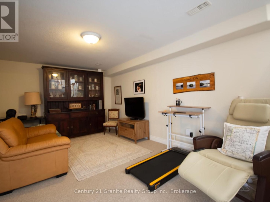 44 WEBB CIRCLE, 