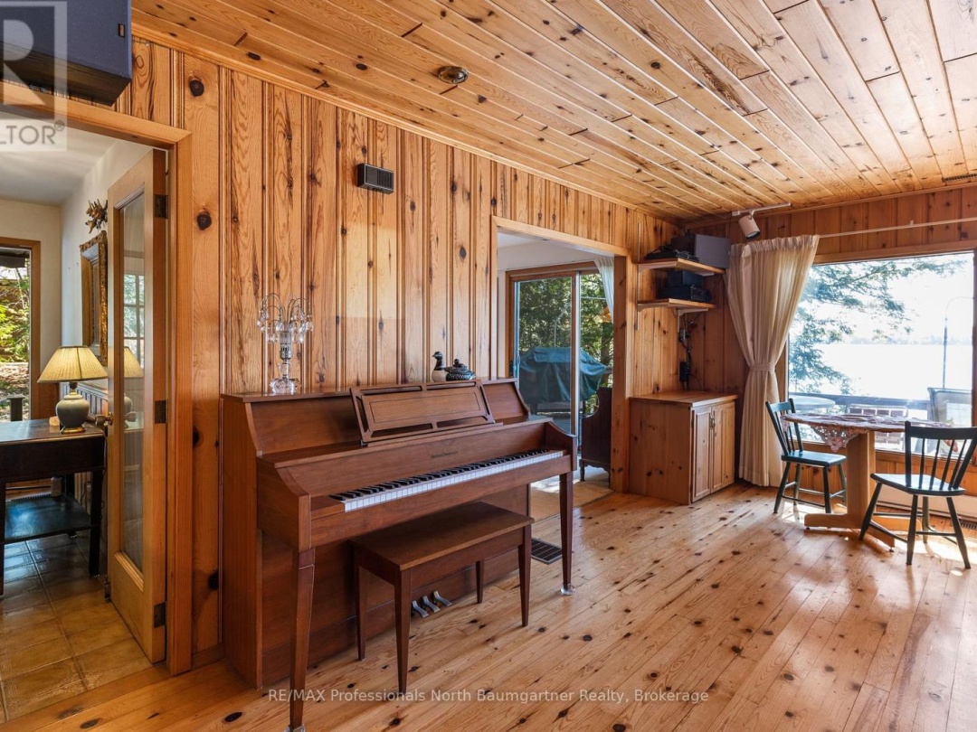 6469 Kennisis Lake Road, Kennisis Lake