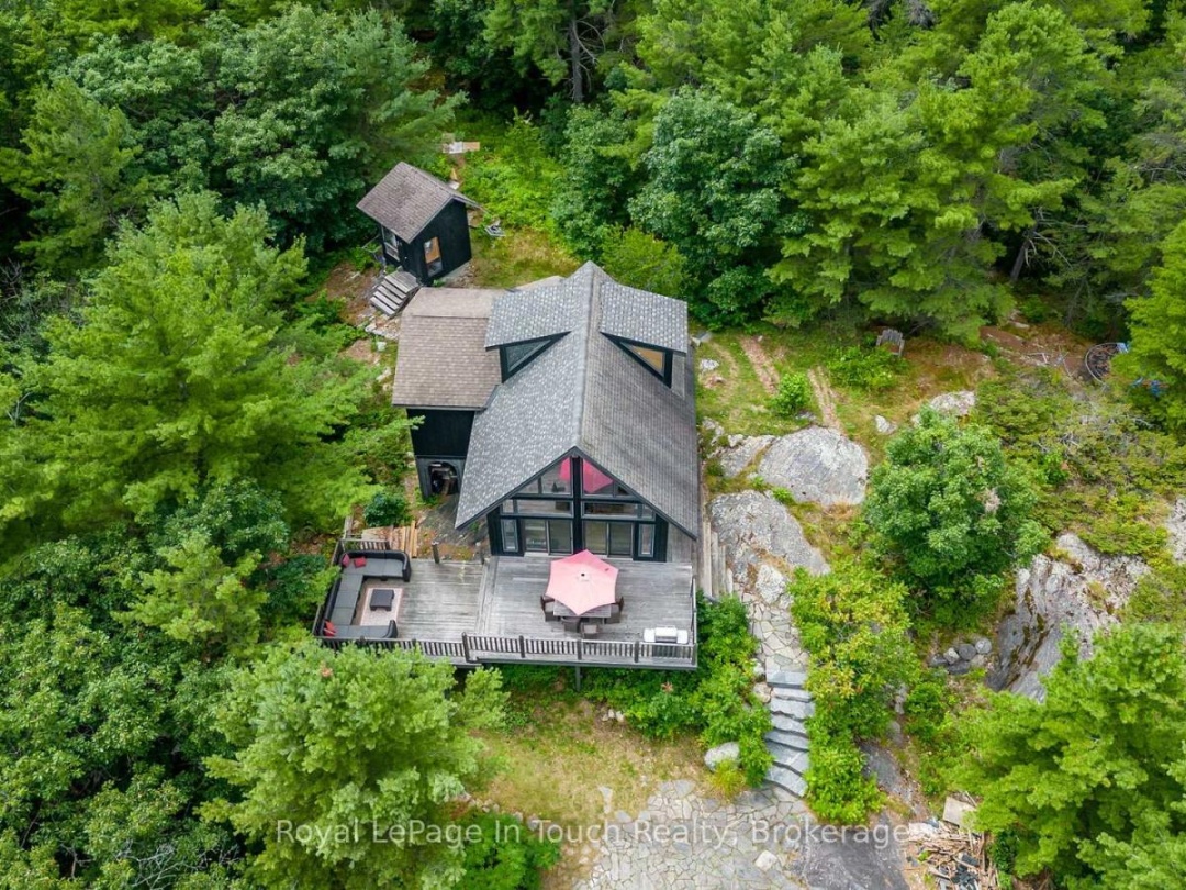 B686-8 DERBYSHIRE ISLAND, Georgian Bay