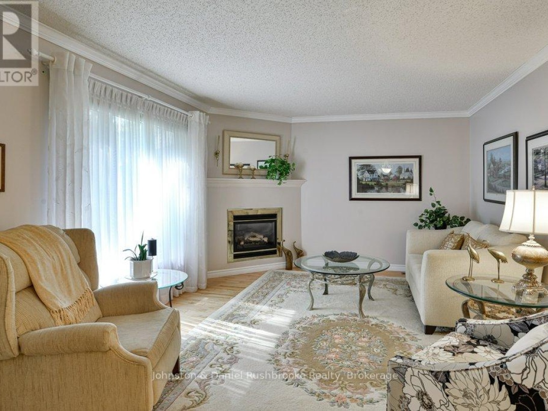 21 PINERIDGE GATE E, 