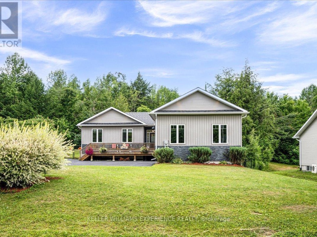 158 MOONSTONE ROAD E, 
