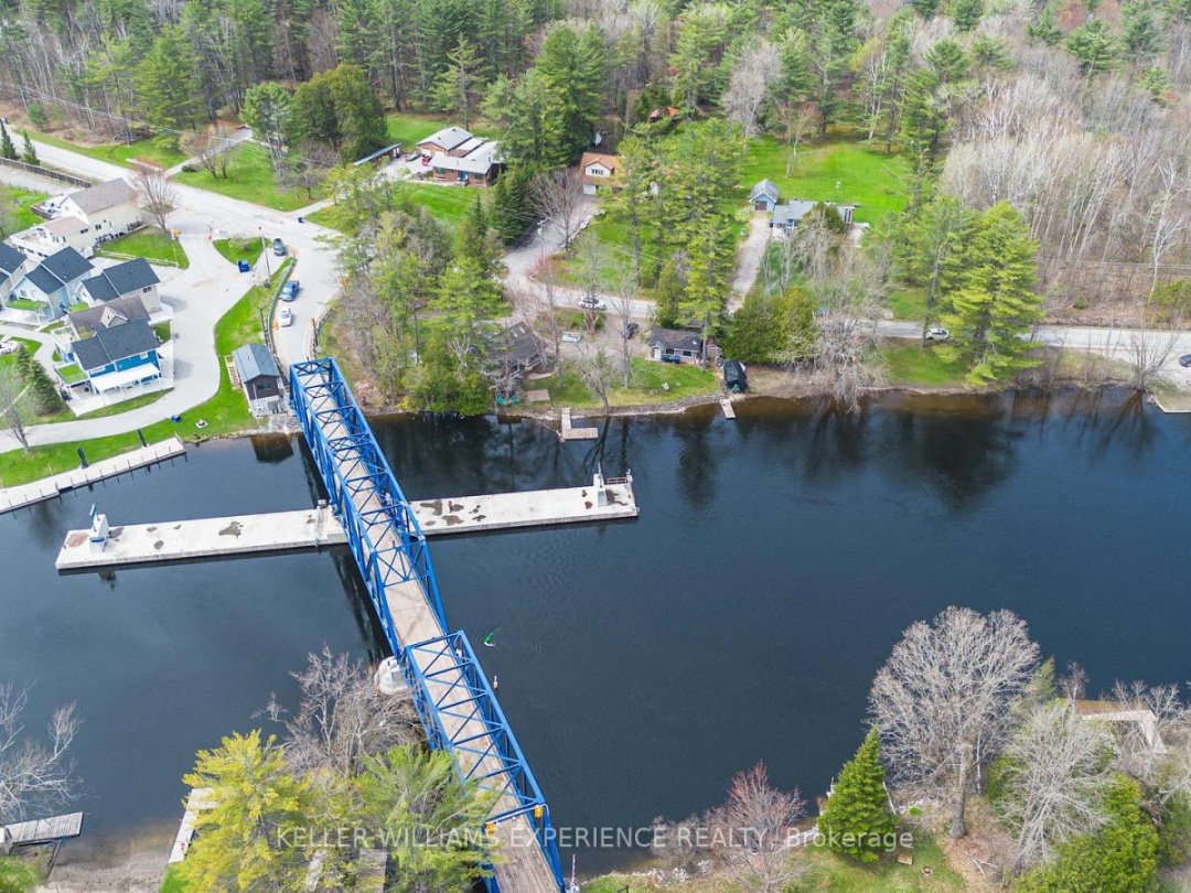 1936 Peninsula Point Road, Sparrow Lake