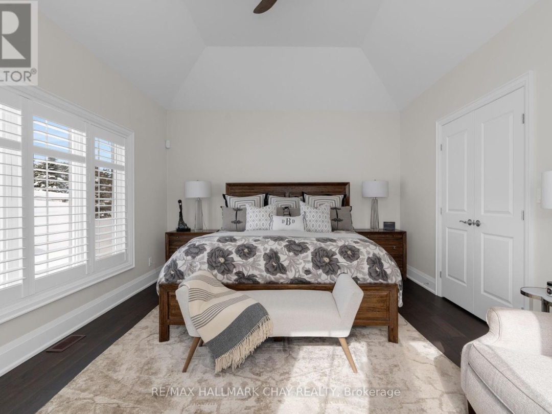 12 Thoroughbred Drive, Oro-Medonte