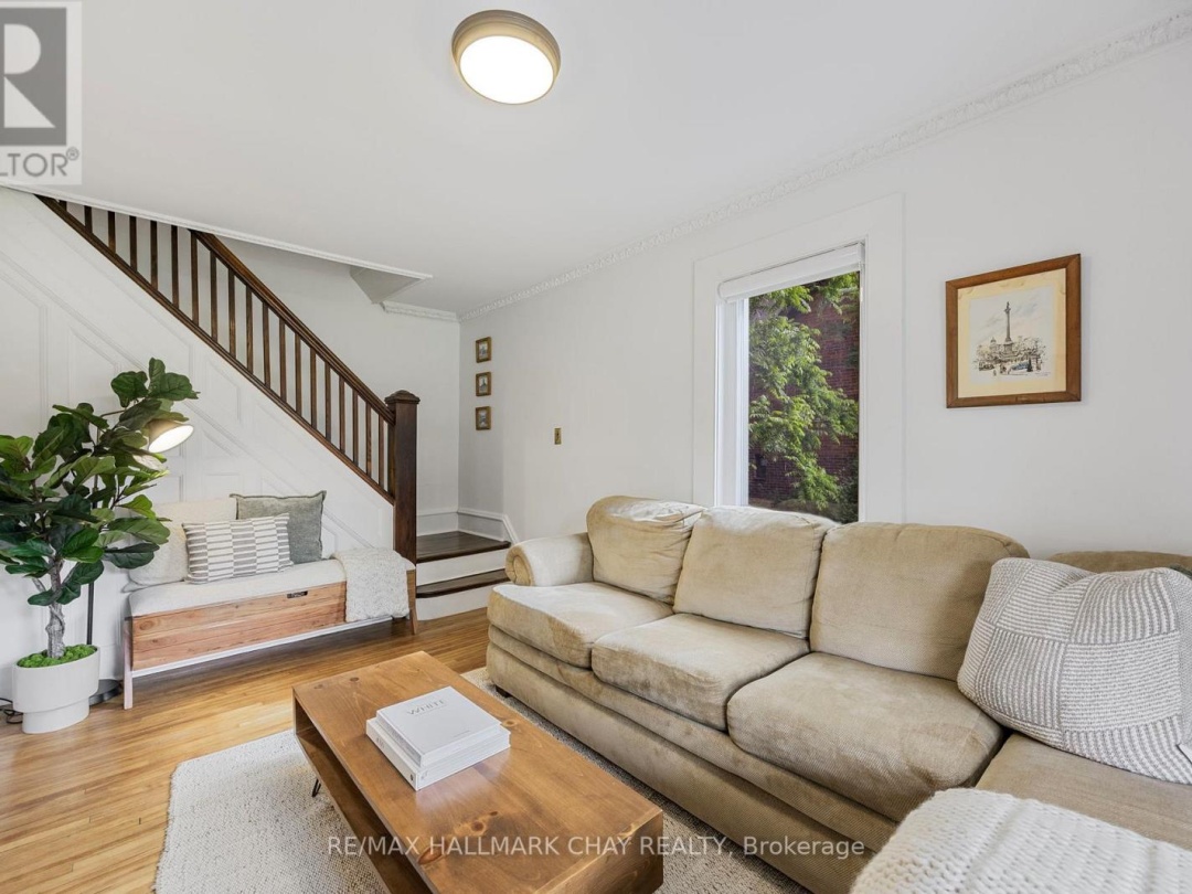 230 MISSISSAGA STREET W, 