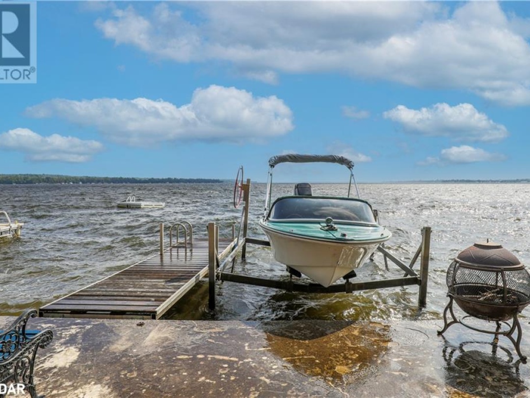 10 Sixth Street, Sturgeon Lake