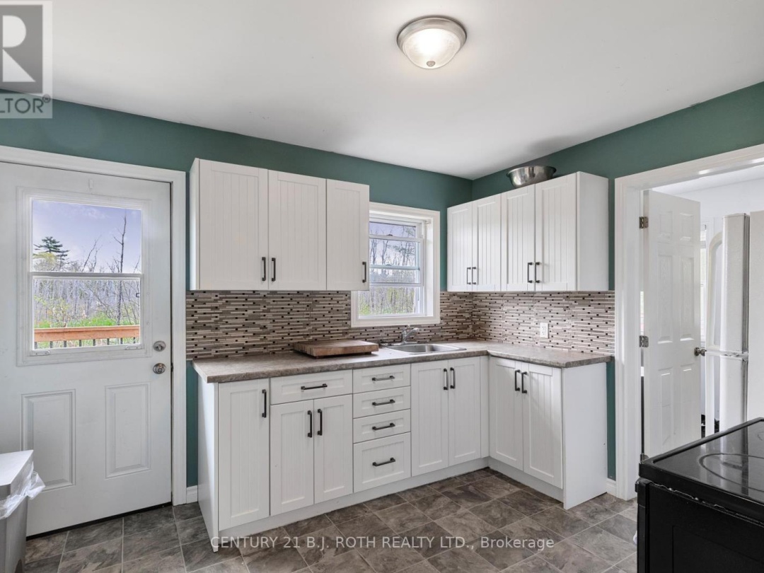 2100 HONEY HARBOUR ROAD, 