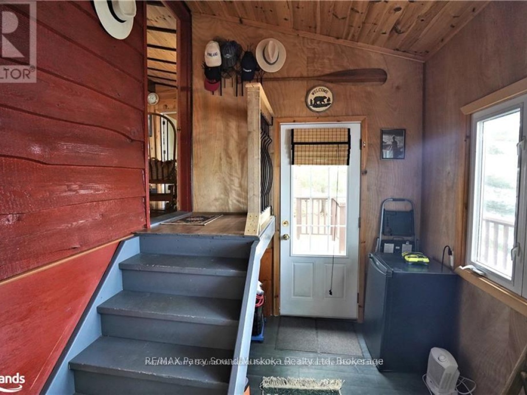 121 Healey, Healey Lake