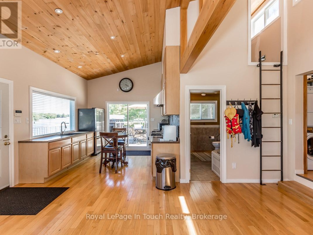 36 Yellowhead Island, Gloucester Pool