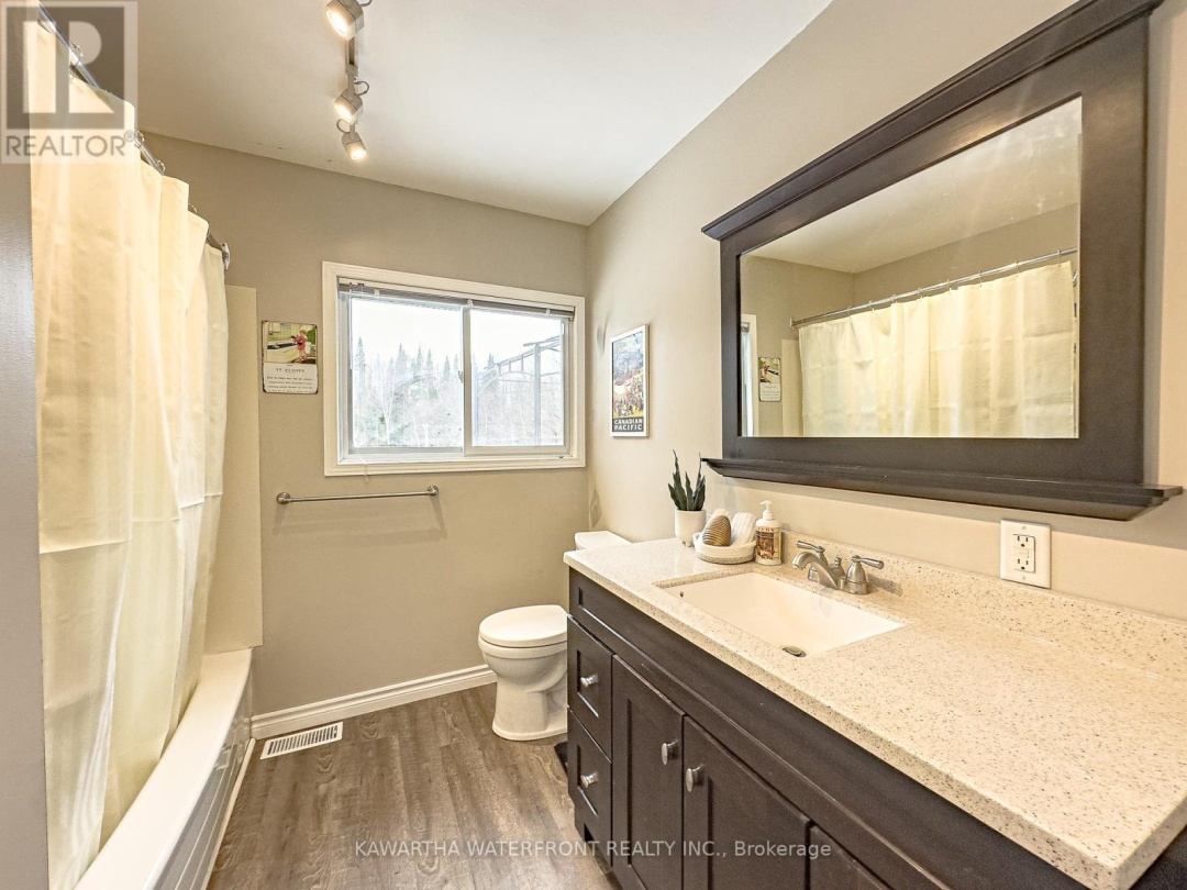 1170 ENGLISH CIRCLE, 