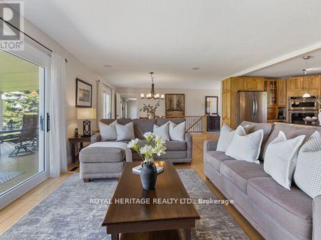 7 NORTH SERVICE ROAD, 