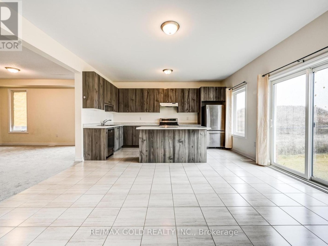 84 ATLANTIS DRIVE W, 