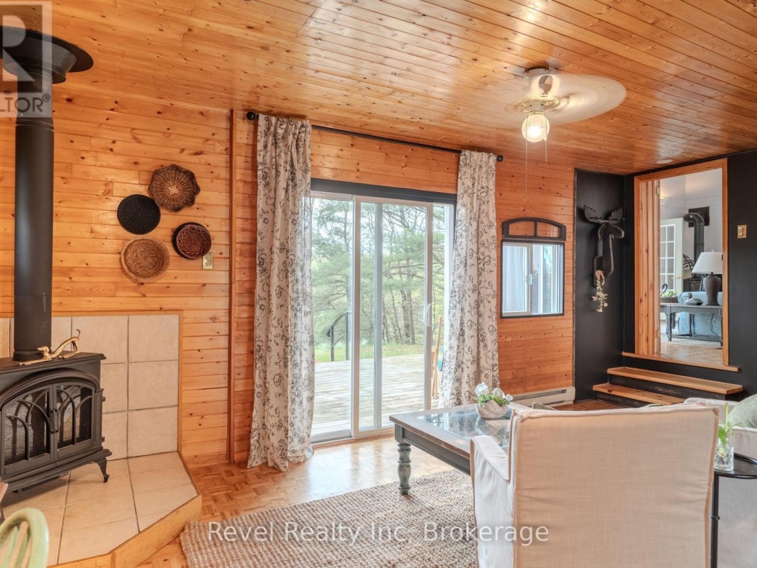 14 Swallow Road, Miller Lake