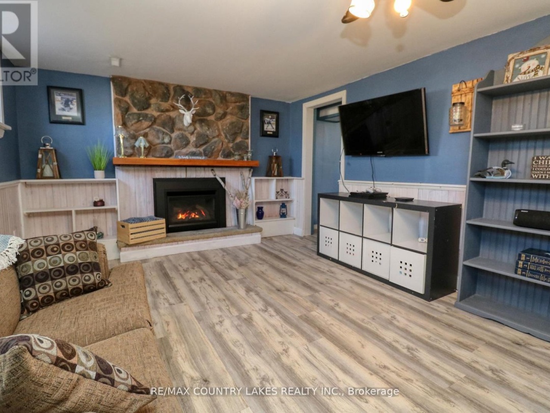 271 LAKELAND CRESCENT, 