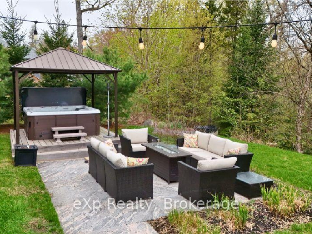 10 WOODSTREAM DRIVE, 