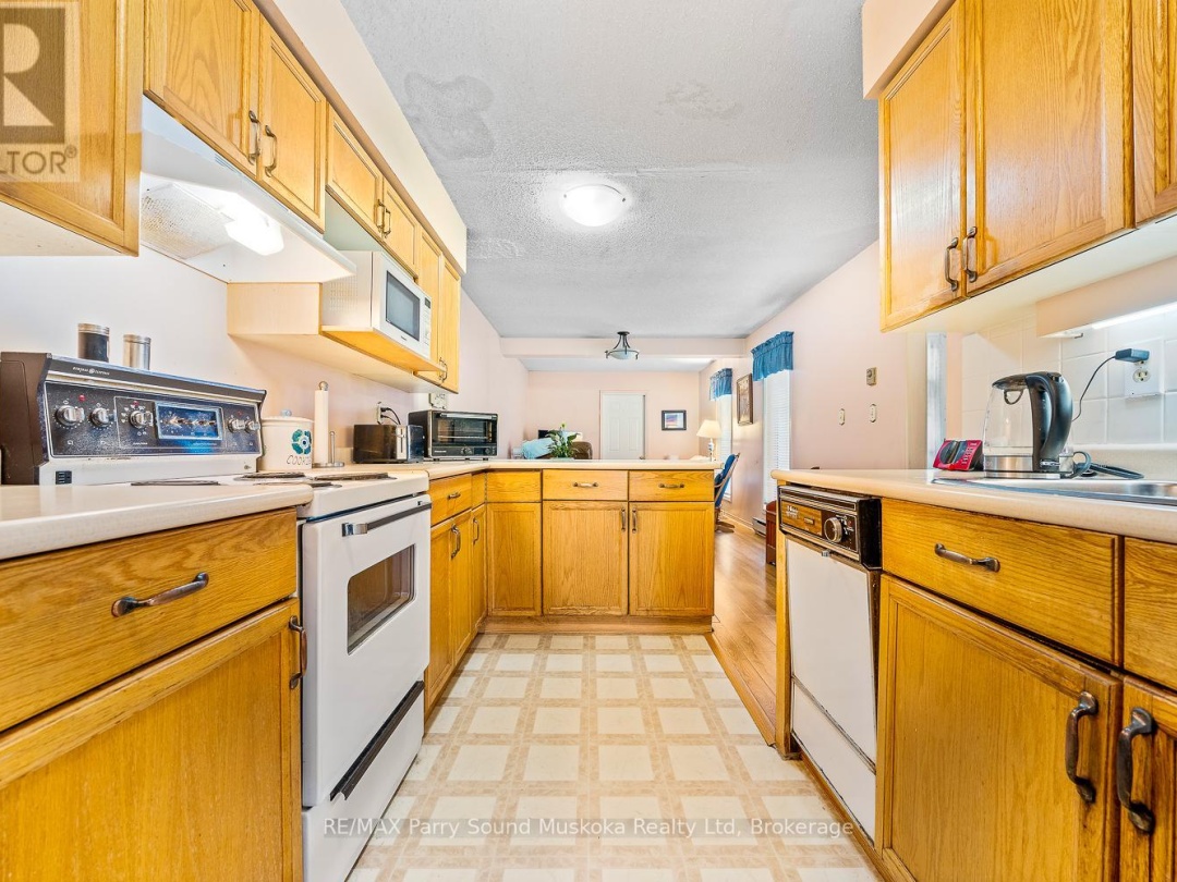 18 GEORGIAN BAY AVENUE, 