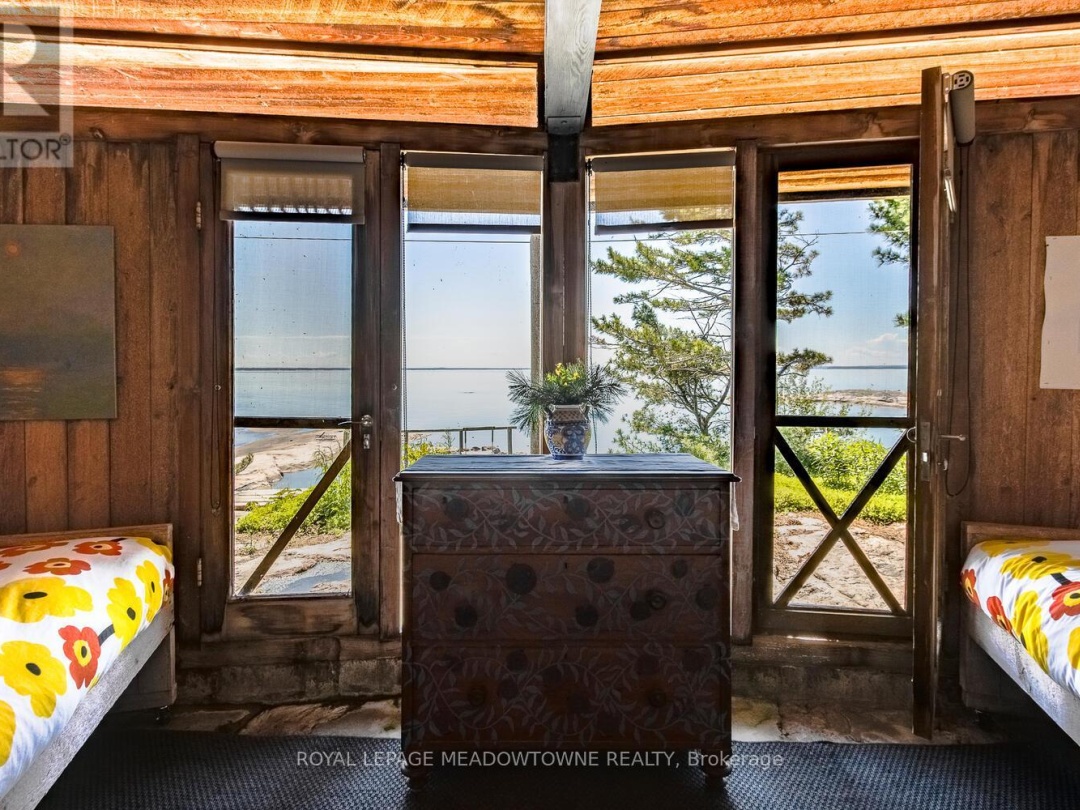 2 3700 THE TABLE ROCK ISLANDS, 