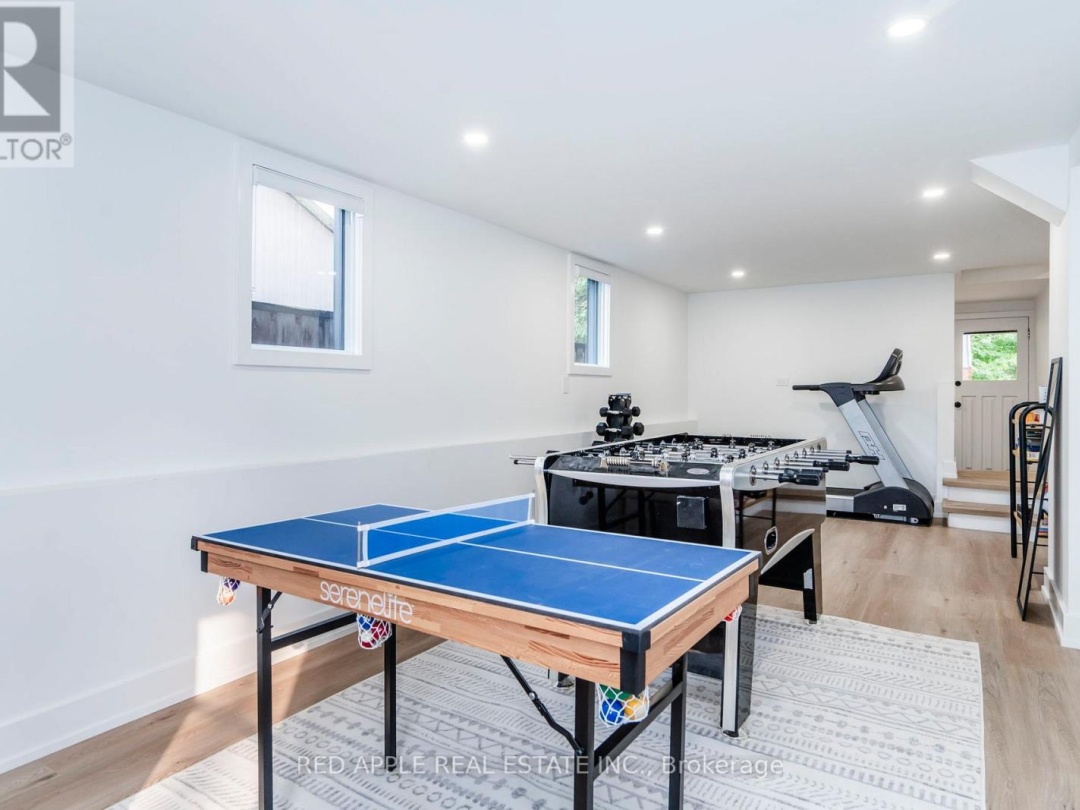 205 Hoyt Avenue, Georgian Bay
