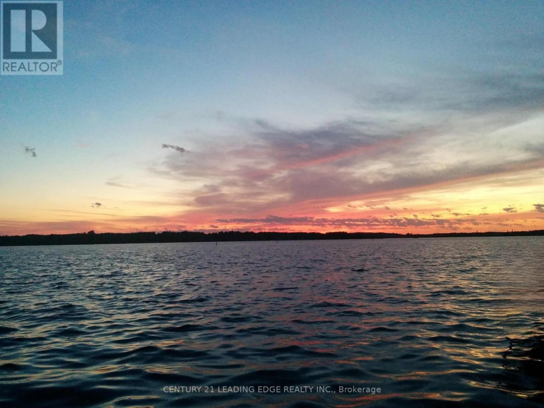 77 Antiquary Beach Road N, Canal Lake