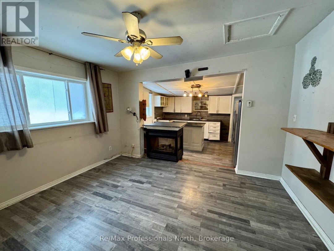 360 MUSKOKA BEACH ROAD, 