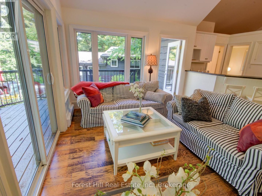 21 LAKEVIEW CRESCENT, 