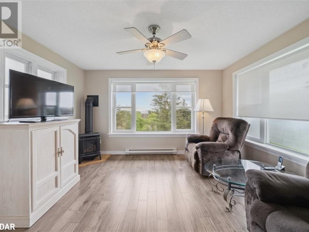 381 Country Club Circle, Pigeon Lake