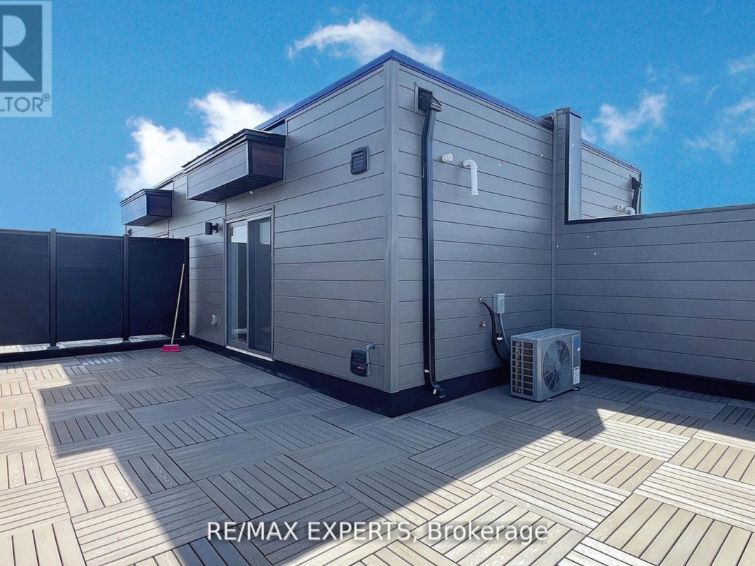 31 WYN WOOD LANE, 