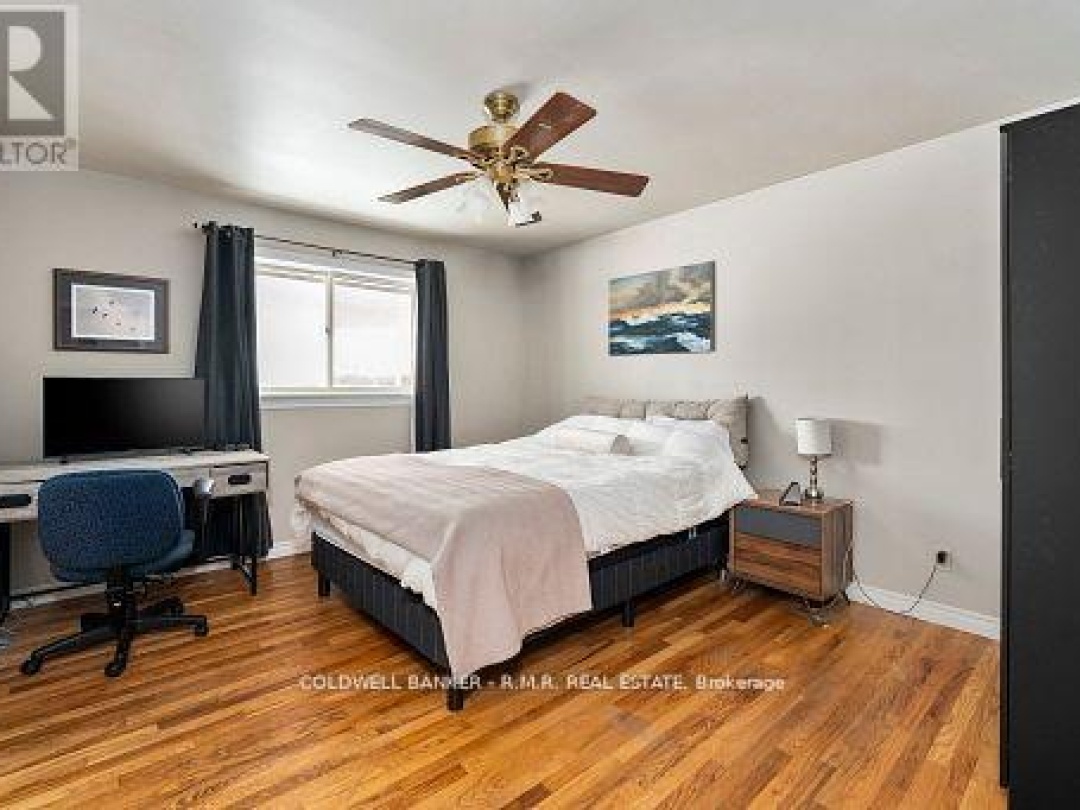 84 Pinewood Boulevard, Canal Lake