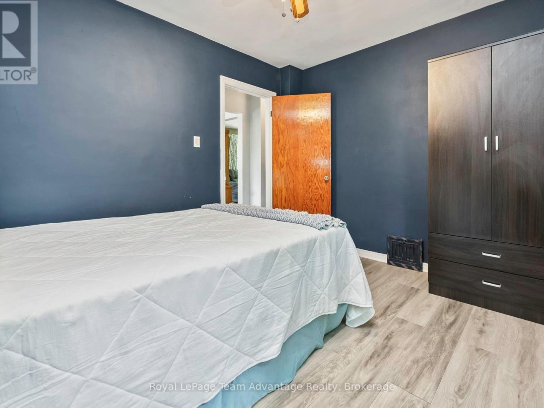 9 WOODS LANE, 