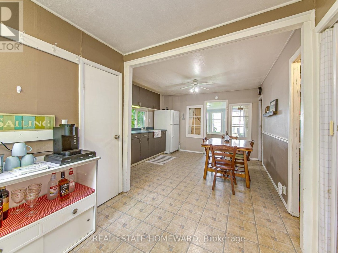 1046 Bea Dale Lane N, Sparrow Lake