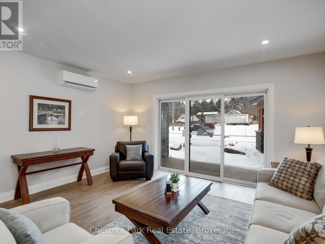 205 200 Anglo Street, South Muskoka Lake